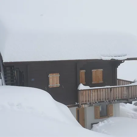 Jonathan Eg Sued By Interhome Apartmán