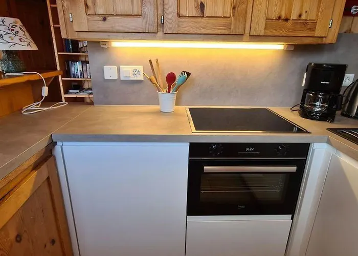 Jonathan Eg Sued By Interhome Appartamento